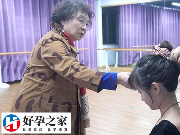 盛海琳在60岁的时候生下双胞胎女儿